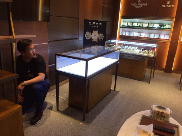 玻璃展柜的普遍定價是多少呢？